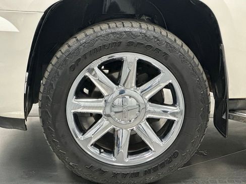 Used 2011 GMC Yukon XL Denali image 29