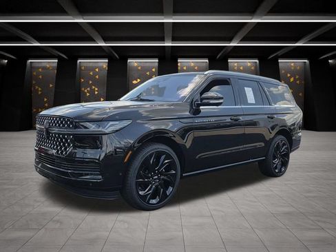 Certified 2025 Lincoln Navigator Black Label AWD/4WD image 4