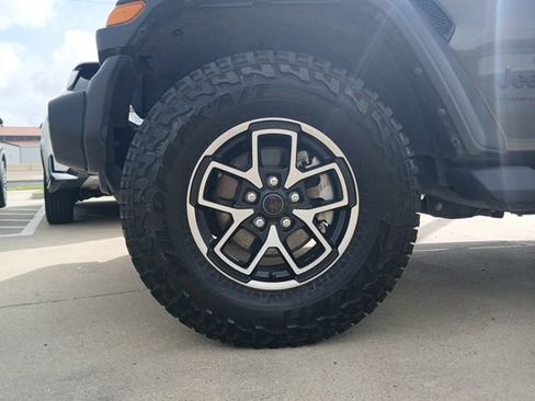 Used 2025 Jeep Wrangler Unlimited Sport AWD/4WD image 5