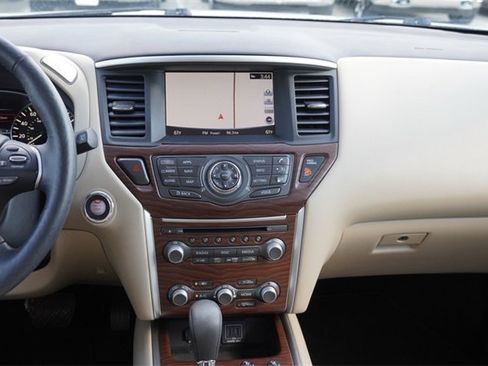 Used 2018 Nissan Pathfinder Platinum image 18