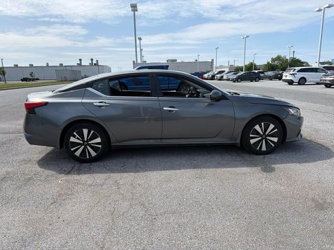 Used 2019 Nissan Altima 2.5 SV FWD image 6
