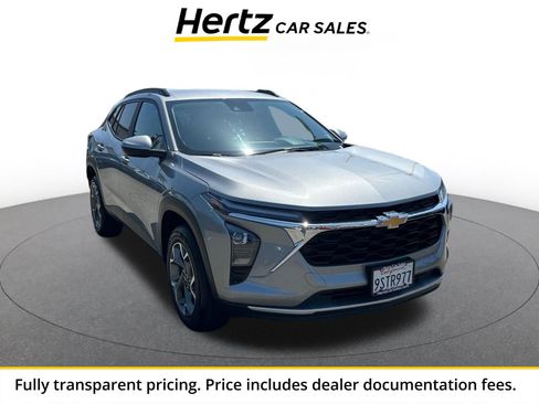 Used 2025 Chevrolet Trax LT FWD image 1