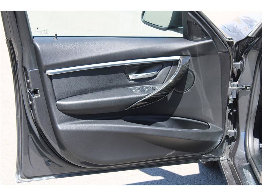 Used 2018 BMW 328d xDrive Sedan w/ Convenience Package AWD/4WD image 7