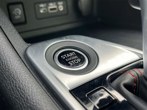 Certified 2025 Nissan Sentra SR image 32