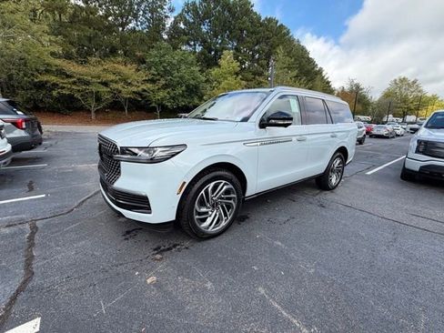 New 2025 Lincoln Navigator Reserve image 2