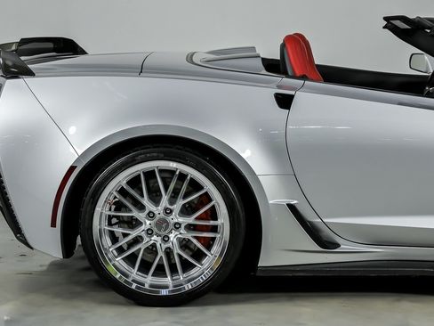 Used 2015 Chevrolet Corvette Z06 w/ 3LZ Preferred Equipment Group RWD image 13
