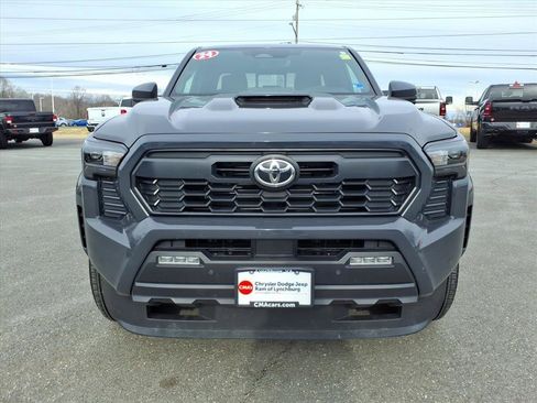Used 2024 Toyota Tacoma TRD Sport image 9