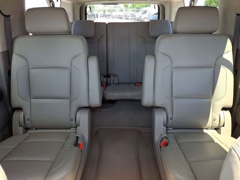 Used 2019 Chevrolet Suburban Premier AWD/4WD image 14