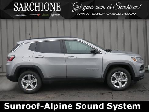 Used 2024 Jeep Compass Latitude w/ Sun and Sound Group image 1