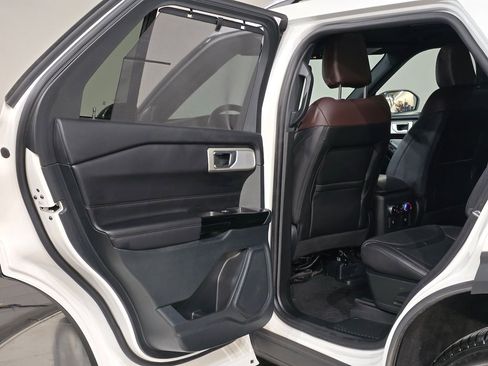 Used 2023 Ford Explorer Platinum w/ Technology Package image 36