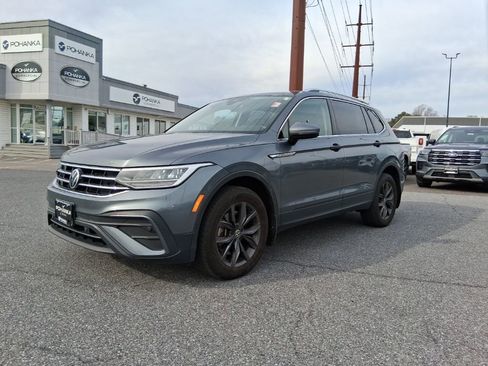 Used 2023 Volkswagen Tiguan SE image 1