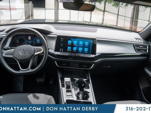 Used 2024 Volkswagen Atlas Cross Sport SE AWD/4WD image 4