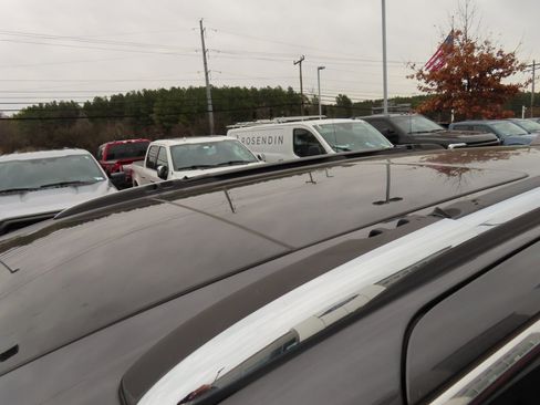 Used 2017 Chrysler Pacifica Limited image 10