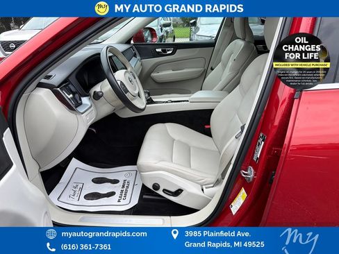 Used 2019 Volvo XC60 T6 Momentum w/ Protection Package Premier AWD/4WD image 9