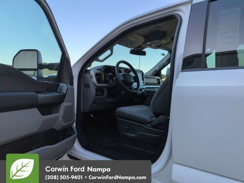 New 2026 Ford F250 XLT w/ XLT Premium Package AWD/4WD image 9