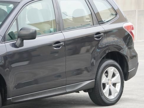 Used 2015 Subaru Forester 2.5i w/ Alloy Wheel Package image 9