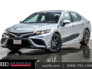 Used 2022 Toyota Camry SE image 1