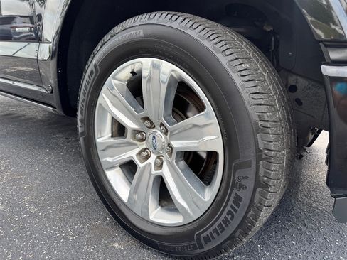 Used 2015 Ford F150 Platinum w/ Equipment Group 701A Luxury AWD/4WD image 9