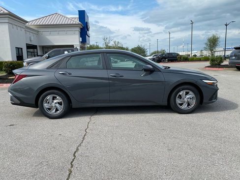 New 2026 Hyundai Elantra SE FWD image 8
