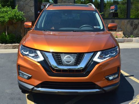 Used 2017 Nissan Rogue SL w/ SL Premium Package AWD/4WD image 2