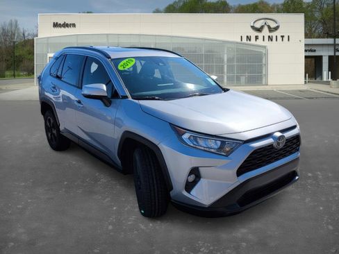 Used 2019 Toyota RAV4 XLE w/ Convenience Package image 2