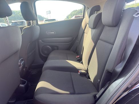 Used 2018 Honda HR-V LX image 10