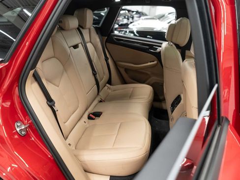 Used 2024 Porsche Macan w/ Premium Plus Package image 12