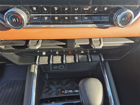 Used 2025 GMC Canyon AT4 w/ Technology Plus Package image 25