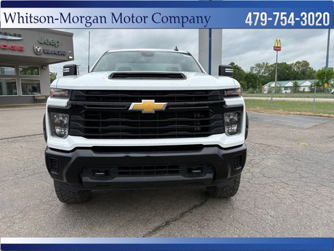 Used 2024 Chevrolet Silverado 2500 W/T AWD/4WD image 3