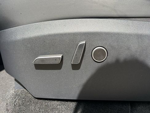 Used 2023 Tesla Model Y 2WD image 20