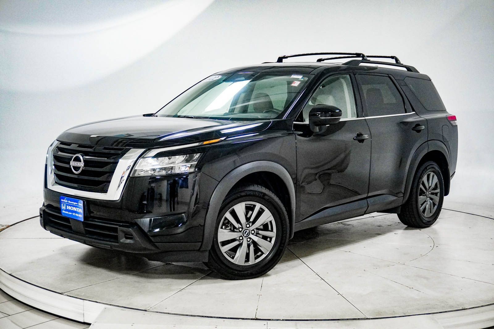 Used 2022 Nissan Pathfinder SV AWD/4WD image 1