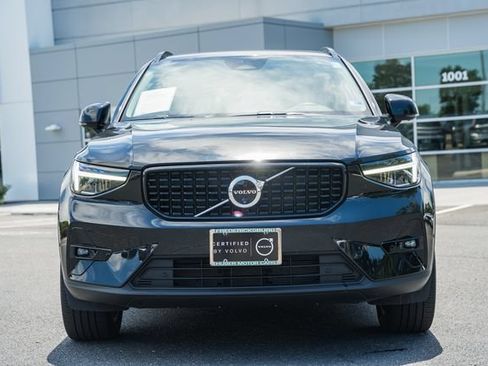 Certified 2025 Volvo XC40 B5 Plus AWD/4WD image 2
