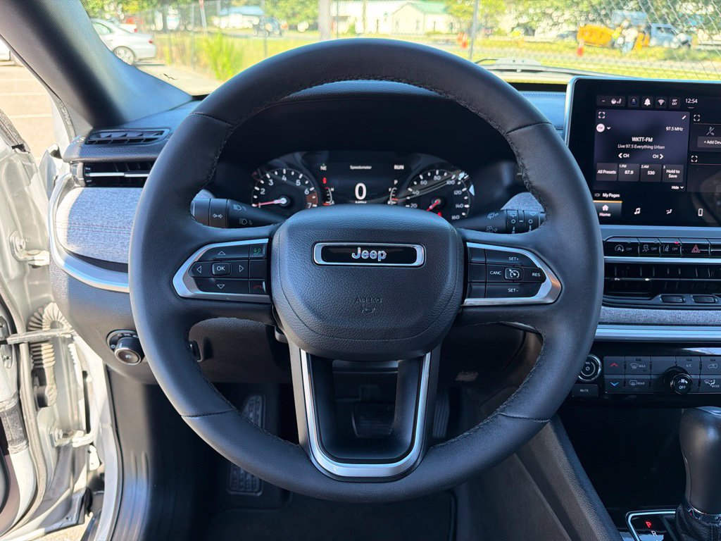 Used 2024 Jeep Compass Latitude AWD/4WD image 15