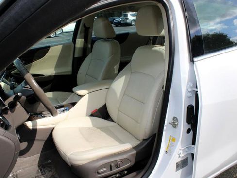 Used 2019 Chevrolet Malibu Premier w/ Sun and Wheel Package image 11