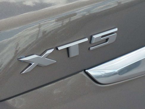 Used 2018 Cadillac XT5 FWD image 31