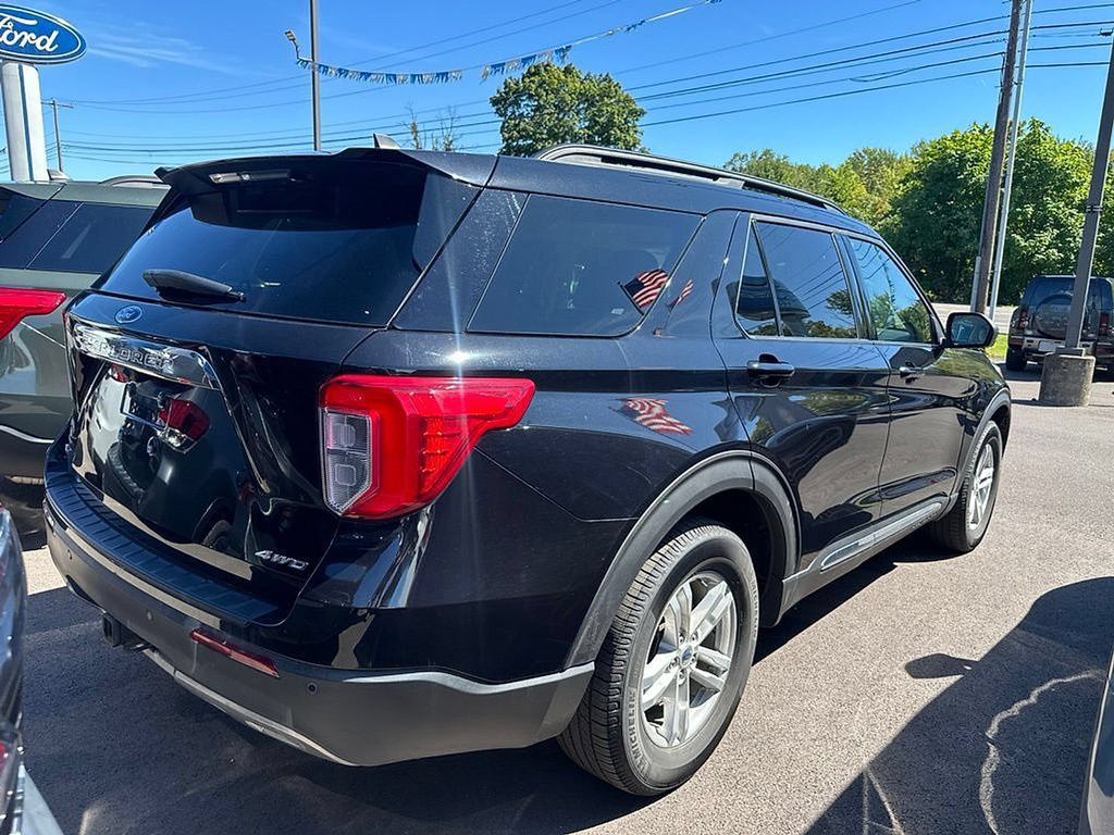 Used 2021 Ford Explorer XLT w/ Equipment Group 202A AWD/4WD image 2