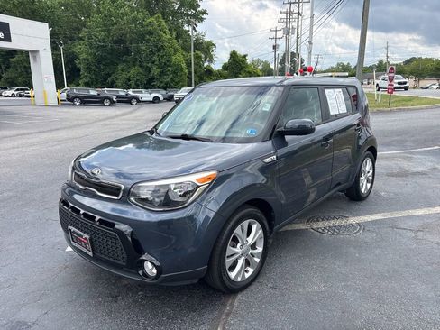 Used 2016 Kia Soul + FWD image 8
