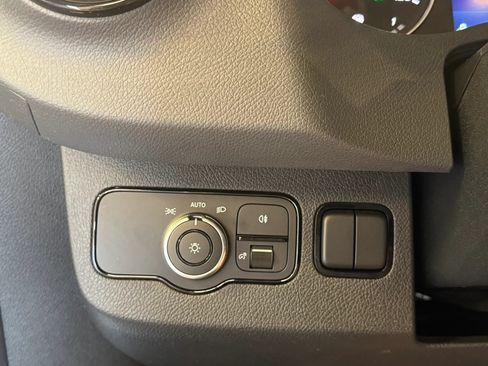 Used 2021 Mercedes-Benz Sprinter 2500 image 11