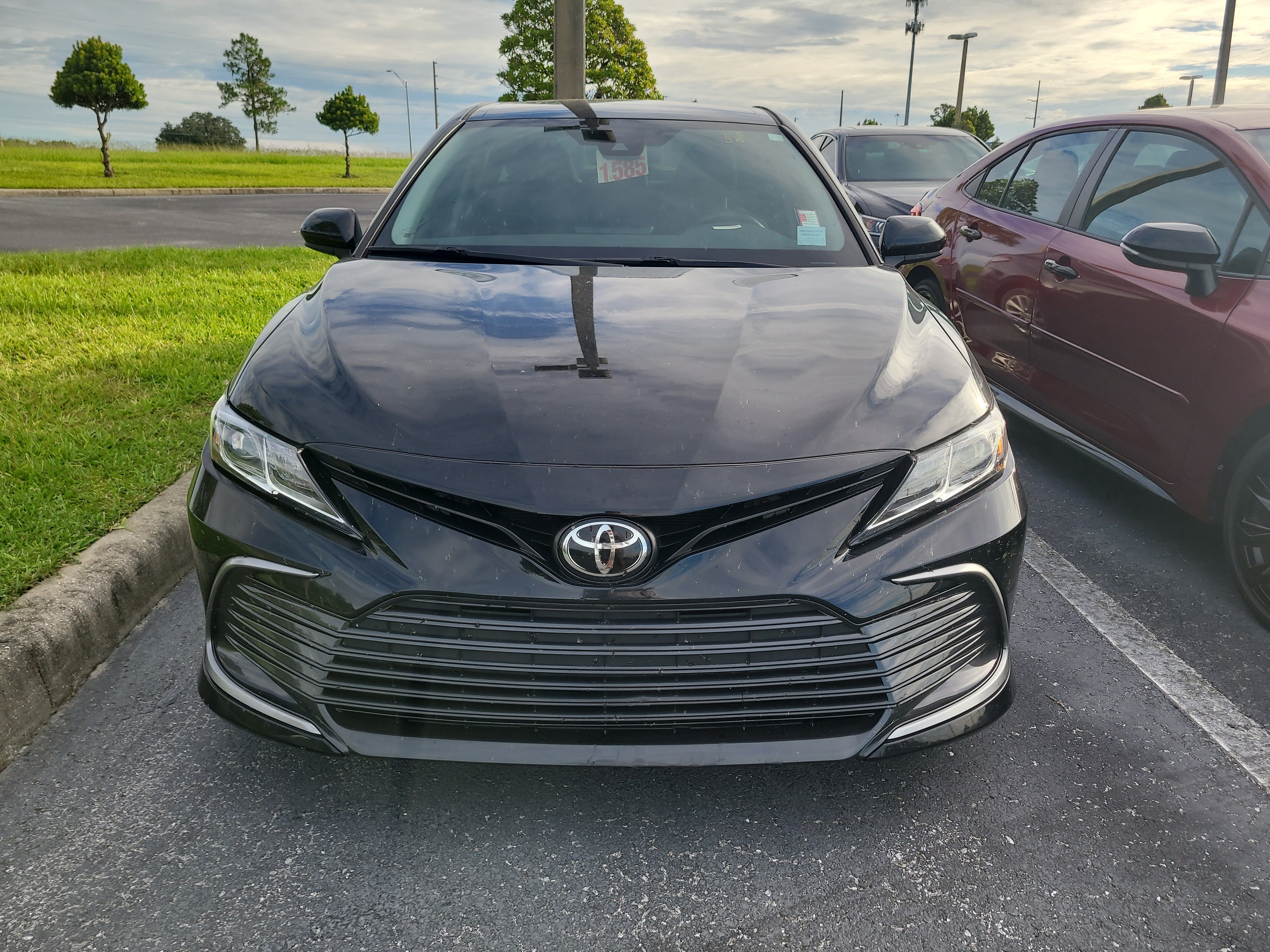 Used 2022 Toyota Camry LE FWD image 2