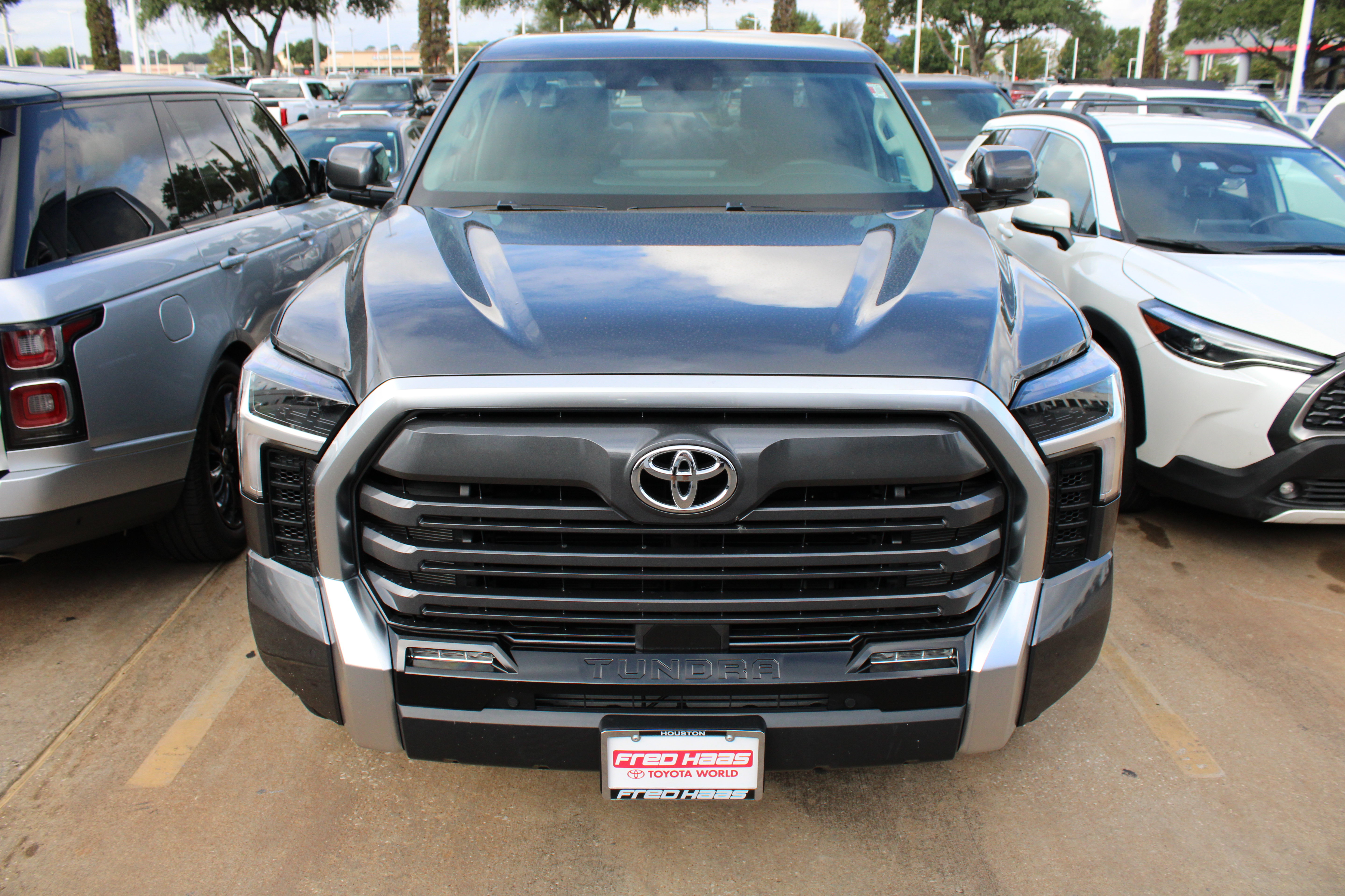 Used 2024 Toyota Tundra Limited w/ Power Package AWD/4WD image 3