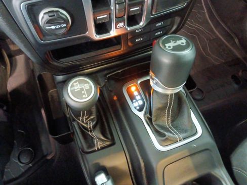 Used 2019 Jeep Wrangler Unlimited Sahara w/ Quick Order Package 24M Moab AWD/4WD image 26