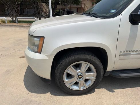 Used 2010 Chevrolet Suburban LTZ RWD image 2