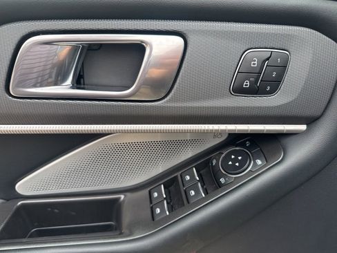Used 2025 Ford Explorer ST image 9