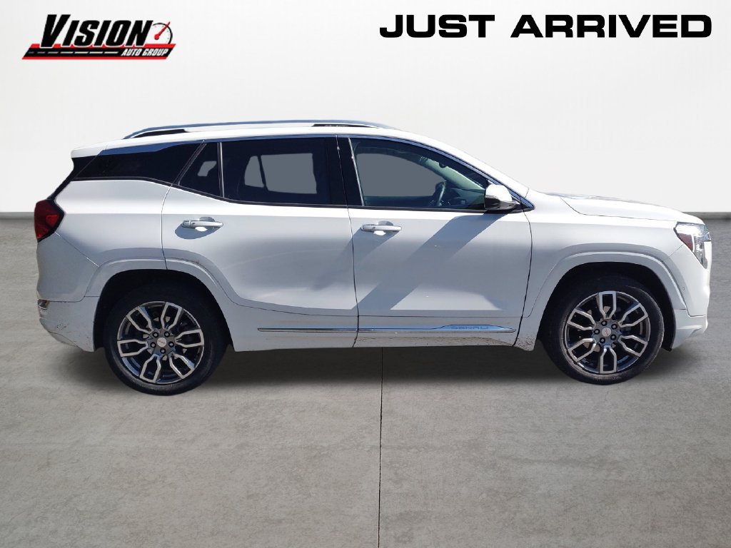 Used 2024 GMC Terrain Denali w/ Denali Premium Package AWD/4WD image 6