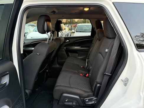 Used 2017 Dodge Journey SXT w/ Comfort/Convenience Group image 12