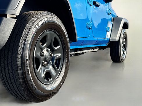 Used 2021 Jeep Wrangler Unlimited Sport image 15