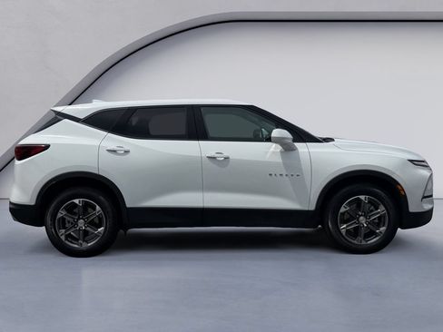 Used 2025 Chevrolet Blazer LT AWD/4WD image 6