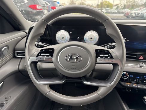 Used 2023 Hyundai Elantra SEL w/ Convenience Package image 15