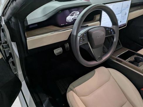 Used 2022 Tesla Model S image 10