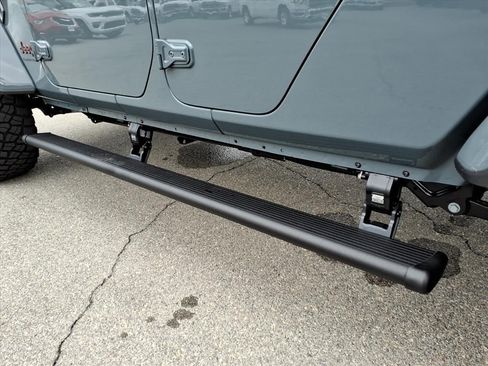 New 2025 Jeep Gladiator Rubicon w/ Convenience Group image 13